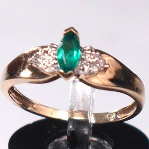 10k Emerald  Ring SOLID Yellow Gold Marquis
